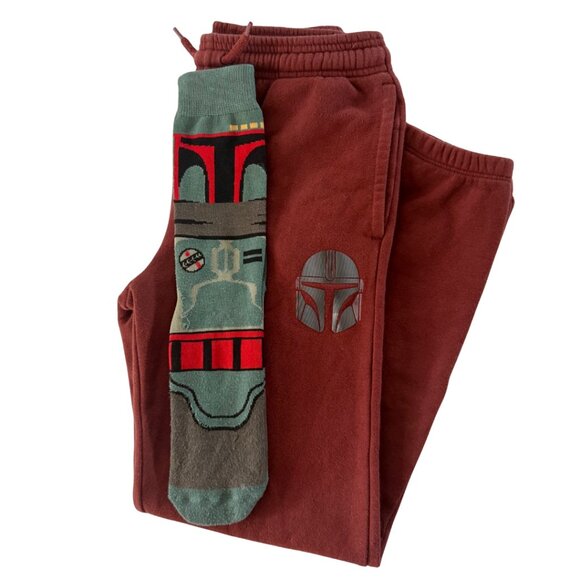 GAP x Star Wars Boys Outfit Bundle Size 10–12 Mandalorian Joggers + Grogu Shirt - Picture 3 of 9